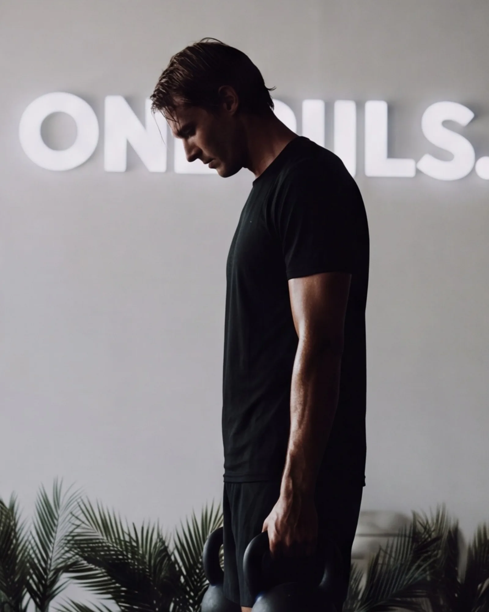 Plateau de musculation avec machines et poids libres chez ONE PULS